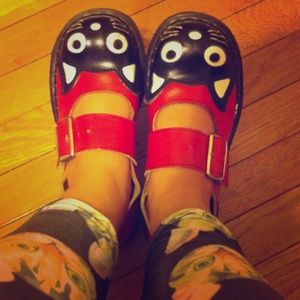 KITTY CAT MARYJANES (LIKE DR MARTENS) RED black cute
